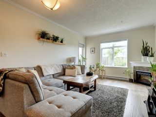 Photo 2: 104 7088 West Saanich Rd in Central Saanich: CS Brentwood Bay Condo for sale : MLS®# 902433