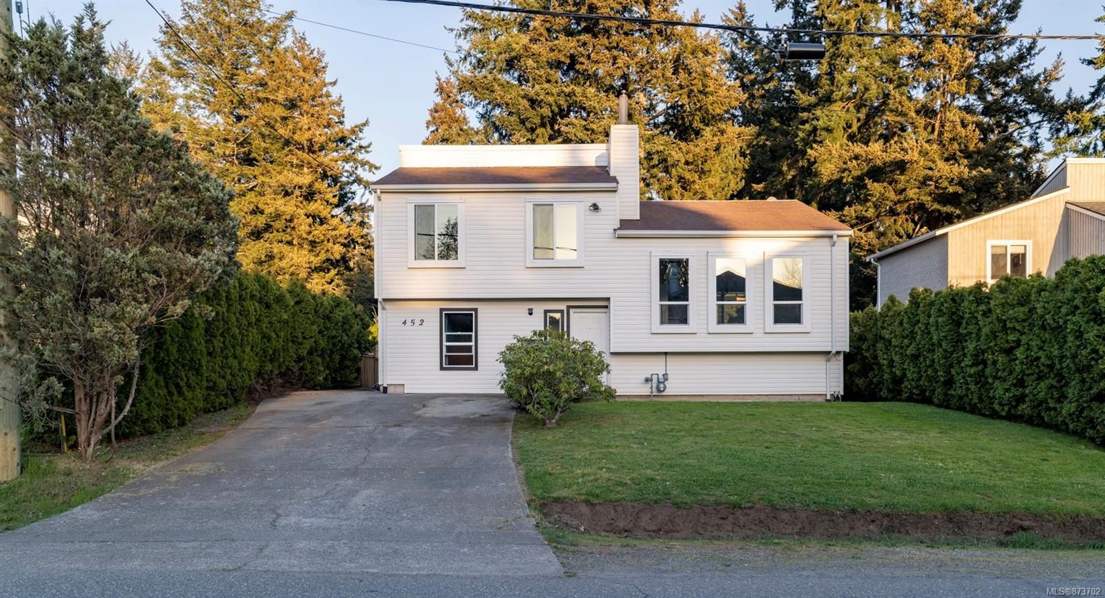 Main Photo: 452 Terrahue Rd in Colwood: Co Wishart South House for sale : MLS®# 873702