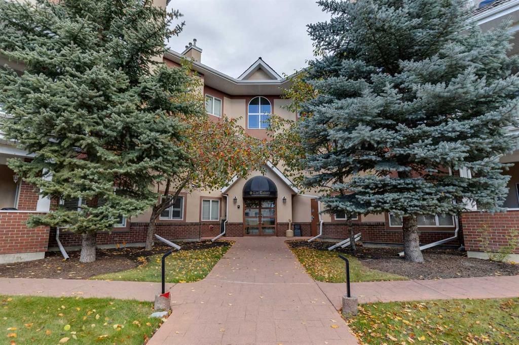 Main Photo: 213 60 Sierra Morena Landing SW in Calgary: Signal Hill Apartment for sale : MLS®# A2099668