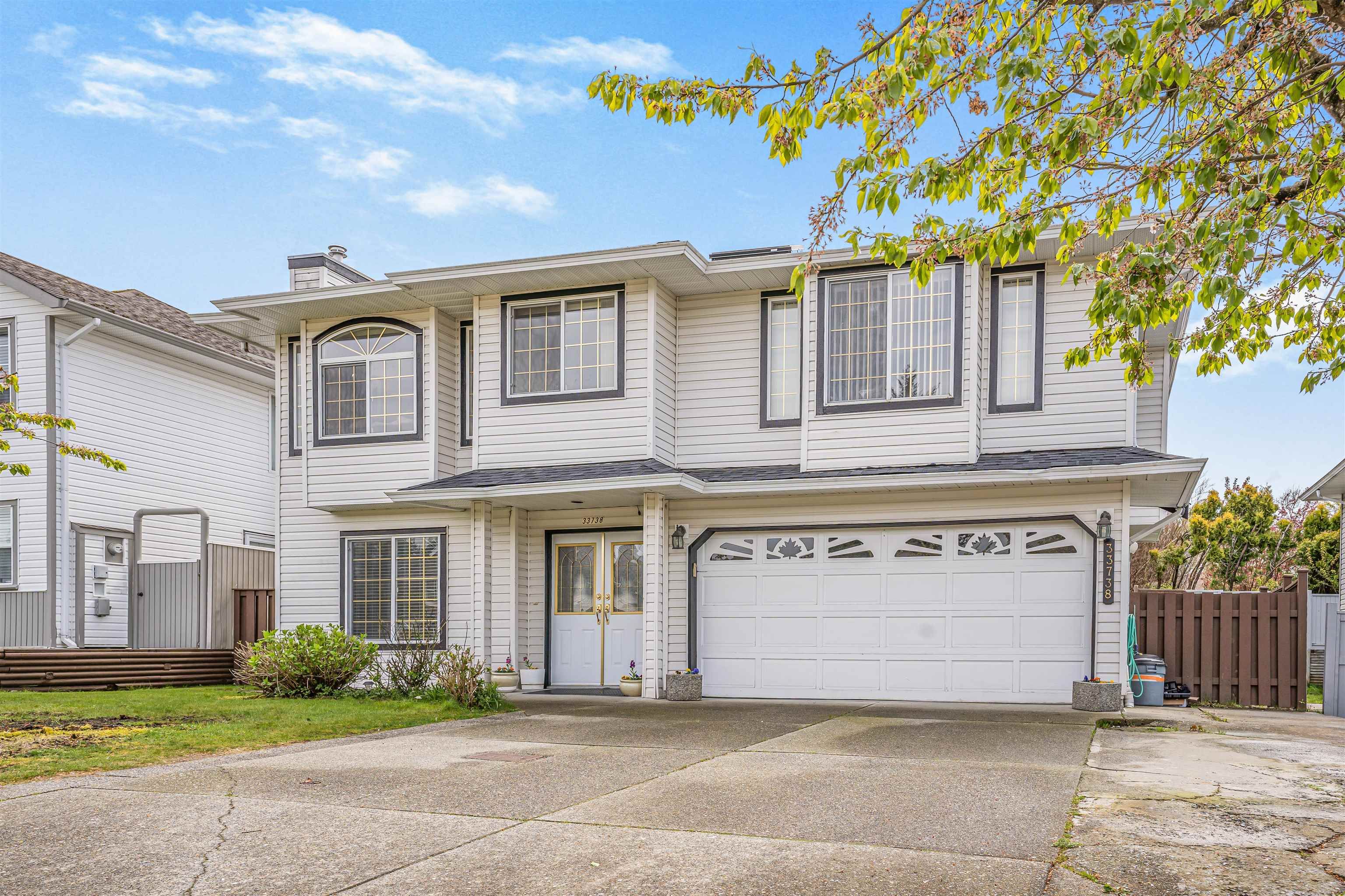 Main Photo: 33738 BEST Avenue in Mission: Mission BC House for sale : MLS®# R2681068