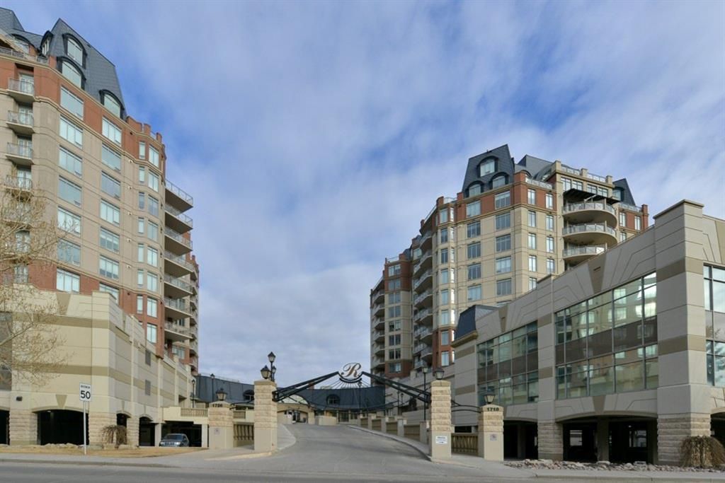 Main Photo: 402 1718 14 Avenue NW in Calgary: Hounsfield Heights/Briar Hill Apartment for sale : MLS®# A1181228