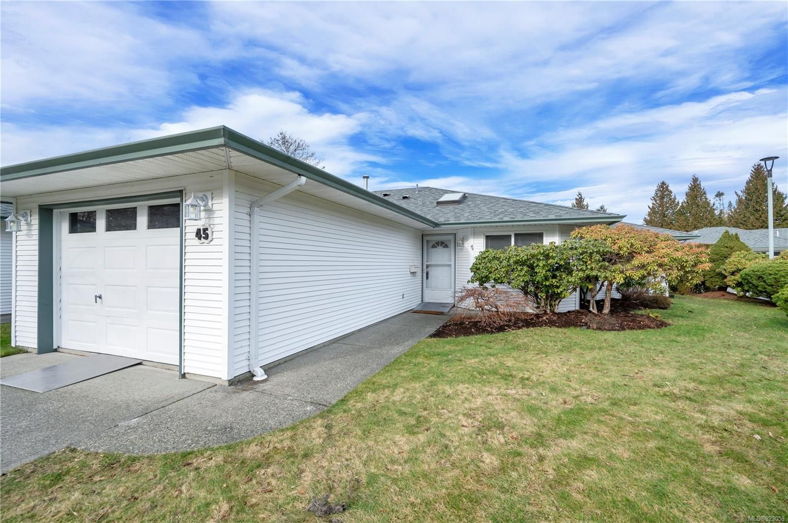 Main Photo: 45 396 Harrogate Rd in Campbell River: CR Willow Point Row/Townhouse for sale : MLS®# 923053