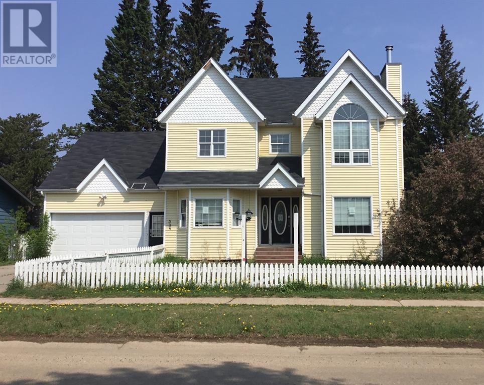 Main Photo: 304 3 Street NE in Slave Lake: House for sale : MLS®# A2051935