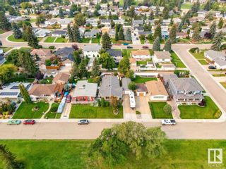Photo 1: 10748 43 Street in Edmonton: Zone 19 House for sale : MLS®# E4382301