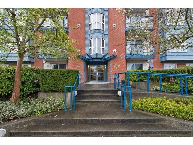 Main Photo: 209 20277 53 Avenue in Langley: Langley City Condo for sale in "Metro 11" : MLS®# R2156246