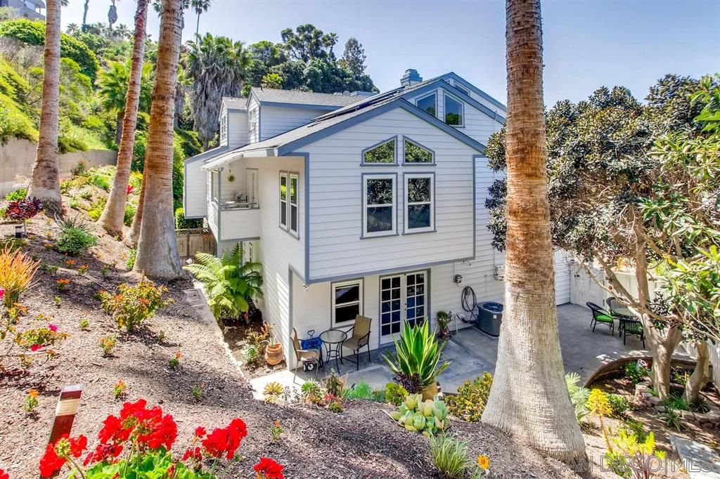 Photo 21: Photos: Twin-home for sale : 4 bedrooms : 958 Valley Ave in Solana Beach