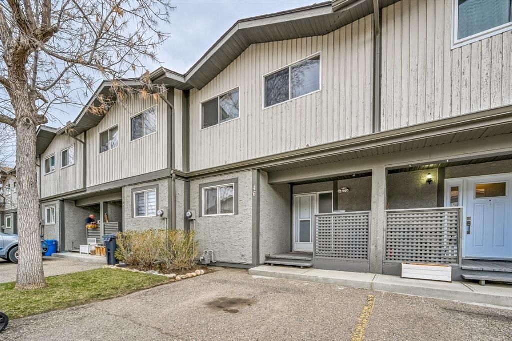 Main Photo: 46 7172 Coach Hill Road SW in Calgary: Coach Hill Row/Townhouse for sale : MLS®# A1210652