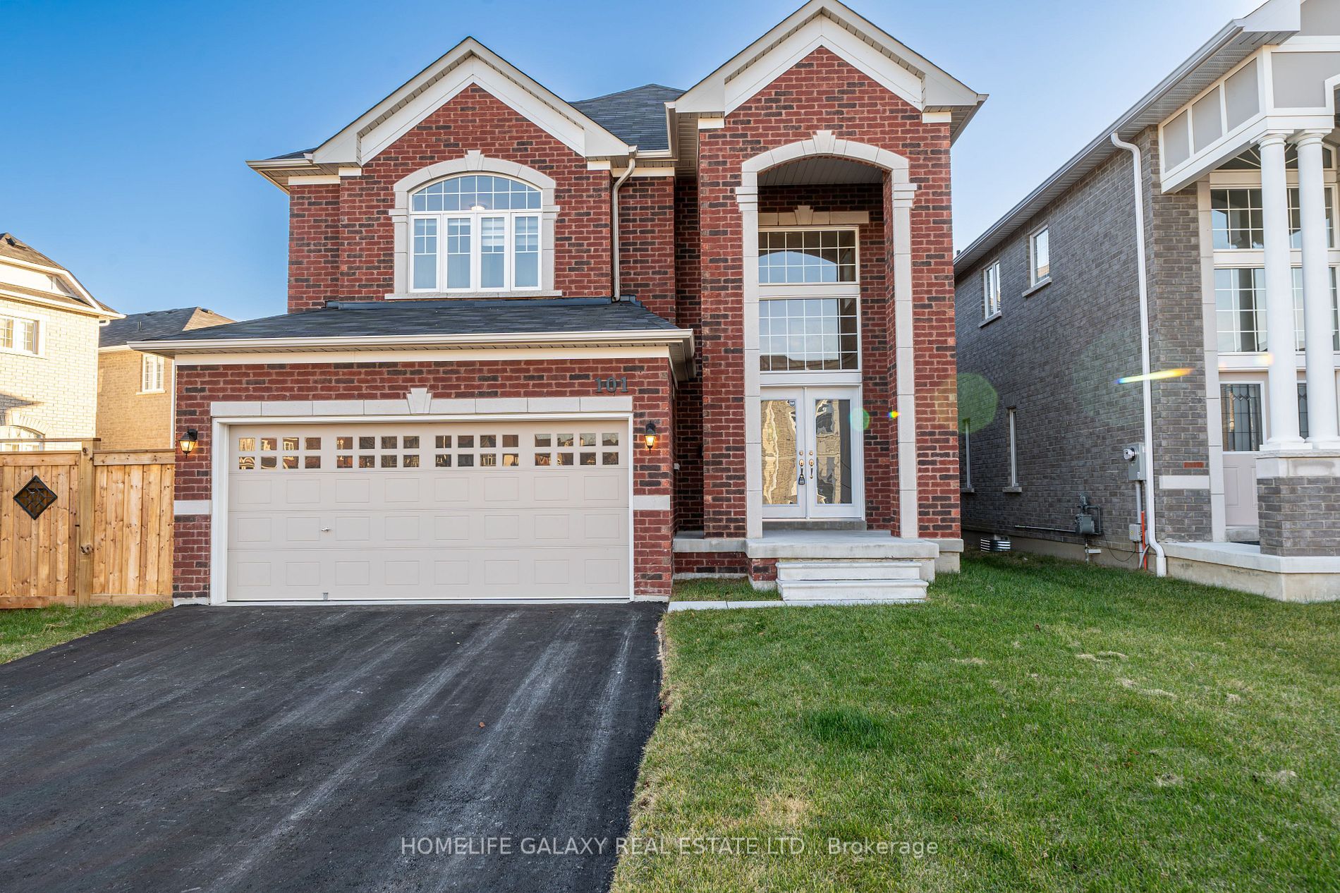 Main Photo: 101 Leney Street in Ajax: South East House (2-Storey) for sale : MLS®# E7311746