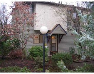 Photo 1: 14 225 W 14TH ST in North Vancouver: Central Lonsdale Townhouse for sale in "CARLTON COURT" : MLS®# V569406