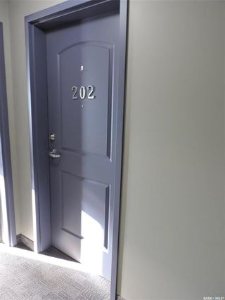Photo 3: 202 123 Balmoral Street East in Yorkton: Central YO Residential for sale : MLS®# SK928904