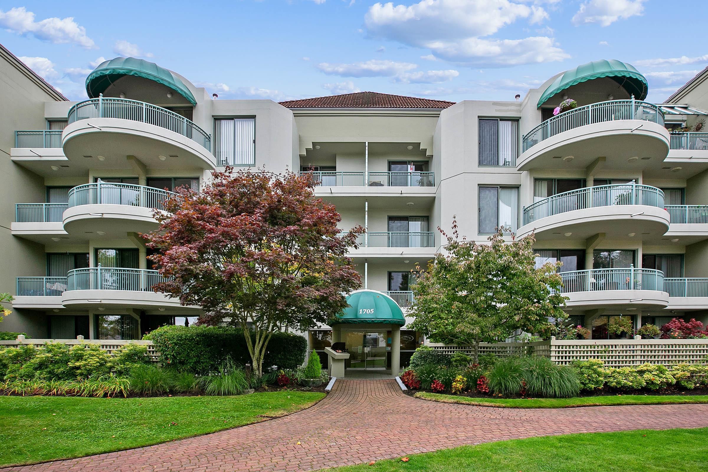 Main Photo: 407 1705 MARTIN Drive in Surrey: Sunnyside Park Surrey Condo for sale in "Southwynd" (South Surrey White Rock)  : MLS®# R2623207