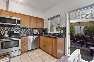 Photo 10: 2280 CHESTERFIELD Avenue in North Vancouver: Central Lonsdale Townhouse for sale : MLS®# R2765346