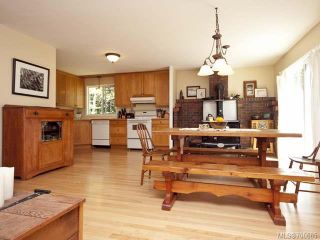 Photo 3: 7608 N ISLAND N Highway in BLACK CREEK: CV Merville Black Creek House for sale (Comox Valley)  : MLS®# 706685