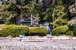 Photo 1: 3581 BEACH Avenue: Roberts Creek House for sale (Sunshine Coast)  : MLS®# R2871151