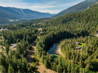 Photo 38: 2621 HIGHWAY 3A in Castlegar: House for sale : MLS®# 2475835