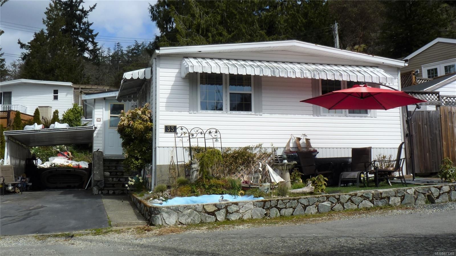 Main Photo: 33 2587 Selwyn Rd in Langford: La Mill Hill Manufactured Home for sale : MLS®# 871365