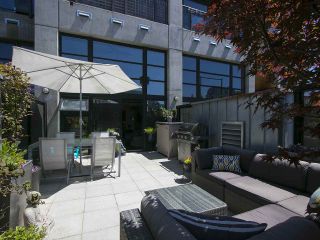 Photo 3: 305 428 W 8TH Avenue in Vancouver: Mount Pleasant VW Condo for sale in "XL LOFTS" (Vancouver West)  : MLS®# R2184000