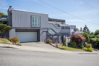 Photo 1: 1246 OXFORD Street: White Rock House for sale in "HILLSIDE" (South Surrey White Rock)  : MLS®# R2615976