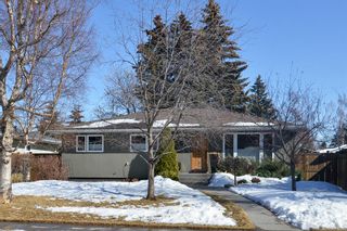 Photo 1: 86 Wedgewood Drive SW in Calgary: Wildwood Detached for sale : MLS®# A2031785