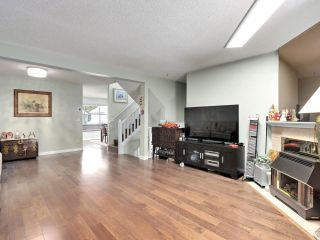 Photo 4: 9285 GOLDHURST Terrace in Burnaby: Forest Hills BN Townhouse for sale in "Copper Hill" (Burnaby North)  : MLS®# R2716304