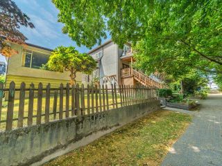Photo 4: 950 E 17TH AVENUE in Vancouver: Fraser VE House for sale (Vancouver East)  : MLS®# R2601203