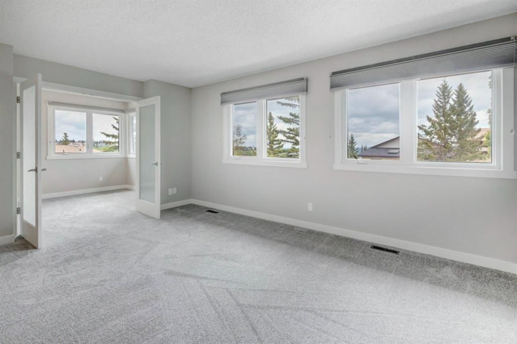 Photo 11: Photos: 227 Edgeland Road NW in Calgary: Edgemont Detached for sale : MLS®# A1236383