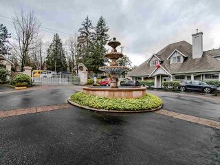 Photo 1: 324 20655 88 Avenue in Langley: Walnut Grove Townhouse for sale in "Twin Lakes" : MLS®# R2439648