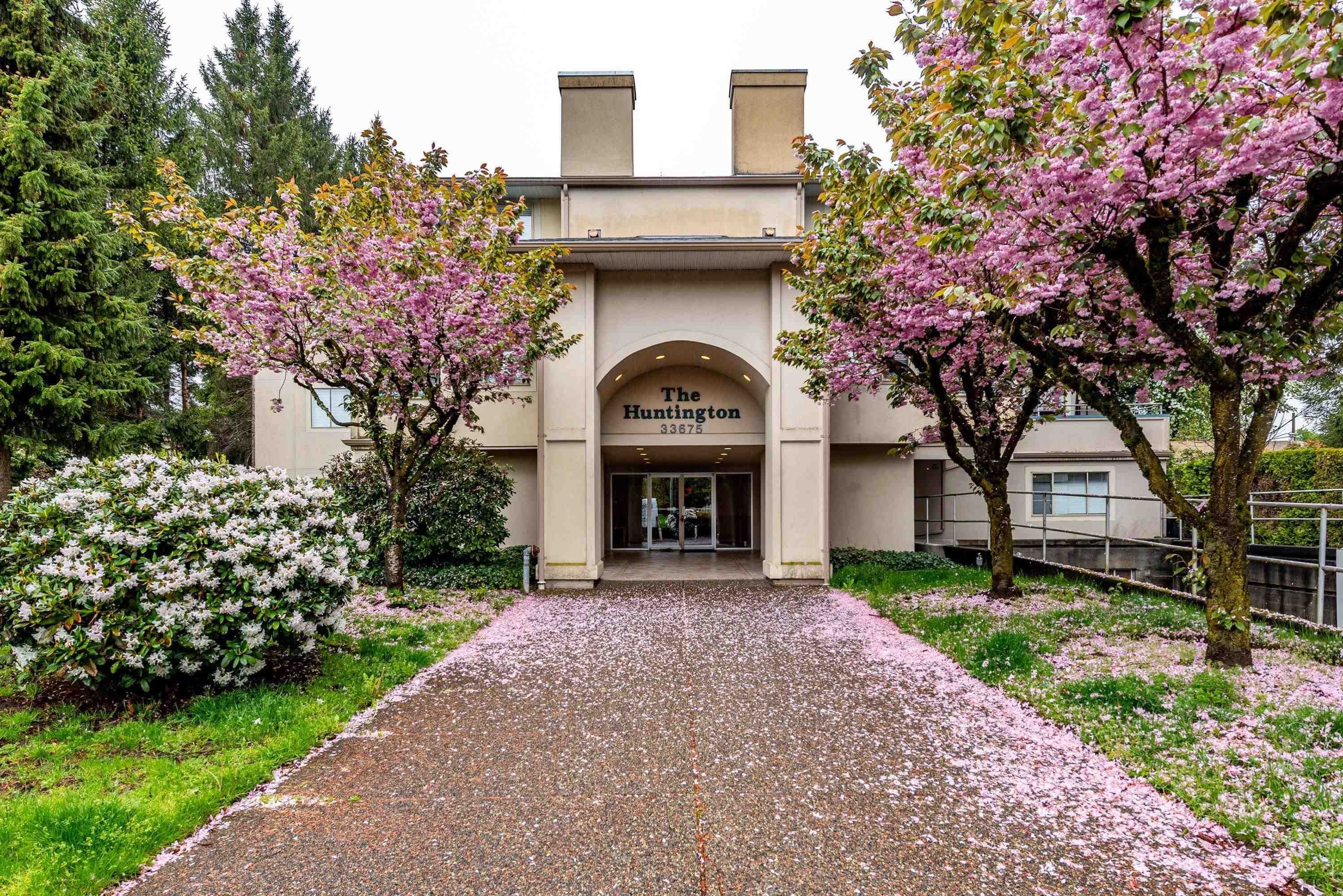 Main Photo: 205 33675 MARSHALL Road in Abbotsford: Central Abbotsford Condo for sale in "The Huntingdon" : MLS®# R2685637