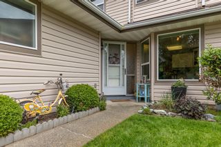 Photo 3: 7 2803 MARBLE HILL Drive in Abbotsford: Abbotsford East Townhouse for sale in "Marble Hill Place" : MLS®# R2781130