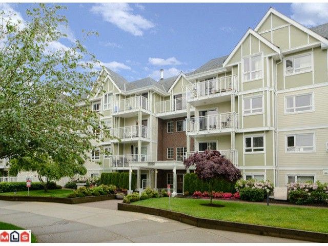 Main Photo: 304 20189 54TH Avenue in Langley: Langley City Condo for sale in "Catalina Gardens" : MLS®# F1214183