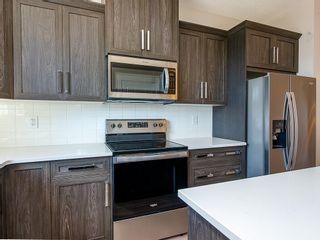 Photo 3: 33 SKYVIEW Parade NE in Calgary: Skyview Ranch Row/Townhouse for sale : MLS®# C4296504