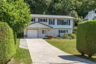 Photo 1: 2402 CAMERON Crescent in Abbotsford: Abbotsford East House for sale : MLS®# R2805085