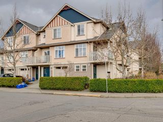 Photo 1: 970 Tolmie Ave in Saanich: SE Quadra Row/Townhouse for sale (Saanich East)  : MLS®# 892863
