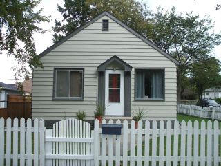 Photo 2: 455 Lariviere Street in WINNIPEG: St Boniface Residential for sale (South East Winnipeg)  : MLS®# 1018534