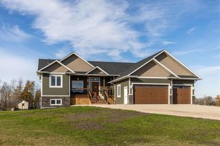 Photo 1: 32 East Gate Drive in Steinbach: R16 Residential for sale : MLS®# 202125507