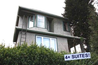 Photo 1: 850 E 12TH Avenue in Vancouver: Mount Pleasant VE House for sale (Vancouver East)  : MLS®# R2038230