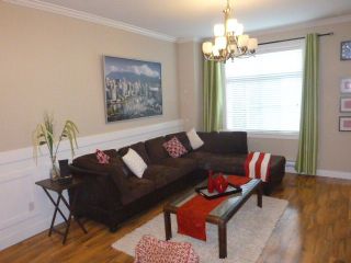 Photo 2: 38 9405 121 Street in Surrey: Queen Mary Park Surrey Townhouse for sale in "RED LEAF" : MLS®# R2294163