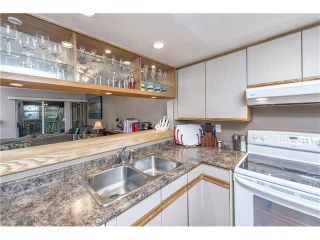 Photo 2: 18 2978 WALTON Avenue in Coquitlam: Canyon Springs Townhouse for sale in "CREEK TERRACE" : MLS®# V1049837