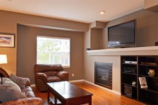 Photo 2: 42 1055 RIVERWOOD Gate in Port Coquitlam: Riverwood Townhouse for sale in "MOUNTAIN VIEW ESTATES" : MLS®# R2034947