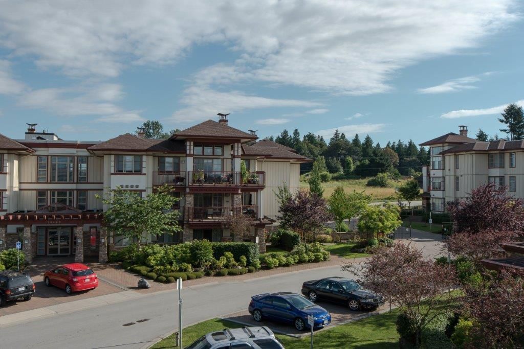 Main Photo: 301 16477 64 Street in Surrey: Cloverdale BC Condo for sale in "St. Andrews" (Cloverdale)  : MLS®# R2063867