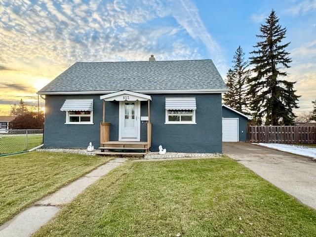 Main Photo: 852 3rd Street in Brandon: South Central Residential for sale (C20)  : MLS®# 202330709