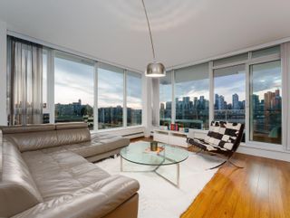 Photo 2: 801 1833 CROWE Street in Vancouver: False Creek Condo for sale in "The Foundry" (Vancouver West)  : MLS®# R2874126