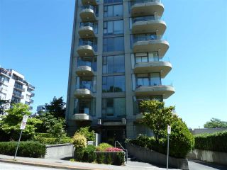Photo 2: 402 570 18TH Street in West Vancouver: Ambleside Condo for sale in "WENTWORTH" : MLS®# R2194488