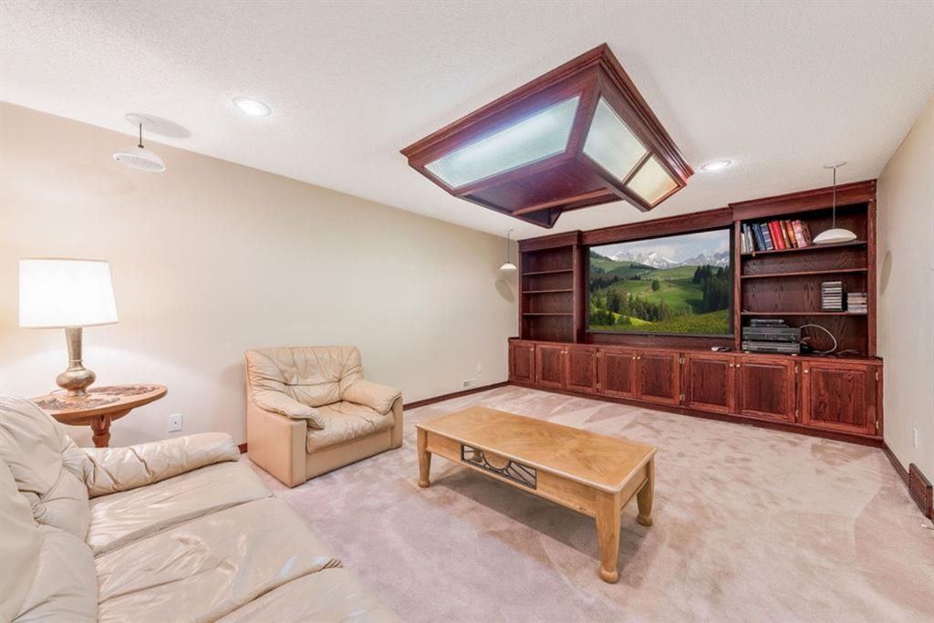 Photo 33: Photos: 217 Signature Way SW in Calgary: Signal Hill Detached for sale : MLS®# A1148692