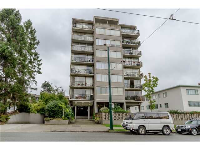 Main Photo: 1550 10TH AV W in VANCOUVER: Fairview VW Home for sale (Vancouver West)  : MLS®# V4041805