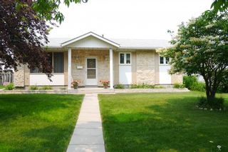 Photo 1: 7 Lakeglen Drive in Winnipeg: Waverley Heights Single Family Detached for sale (South Winnipeg)  : MLS®# 1518742