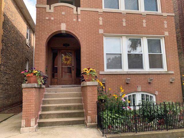 Main Photo: 2147 Superior Street in Chicago: CHI - West Town Rentals for rent ()  : MLS®# 10545457
