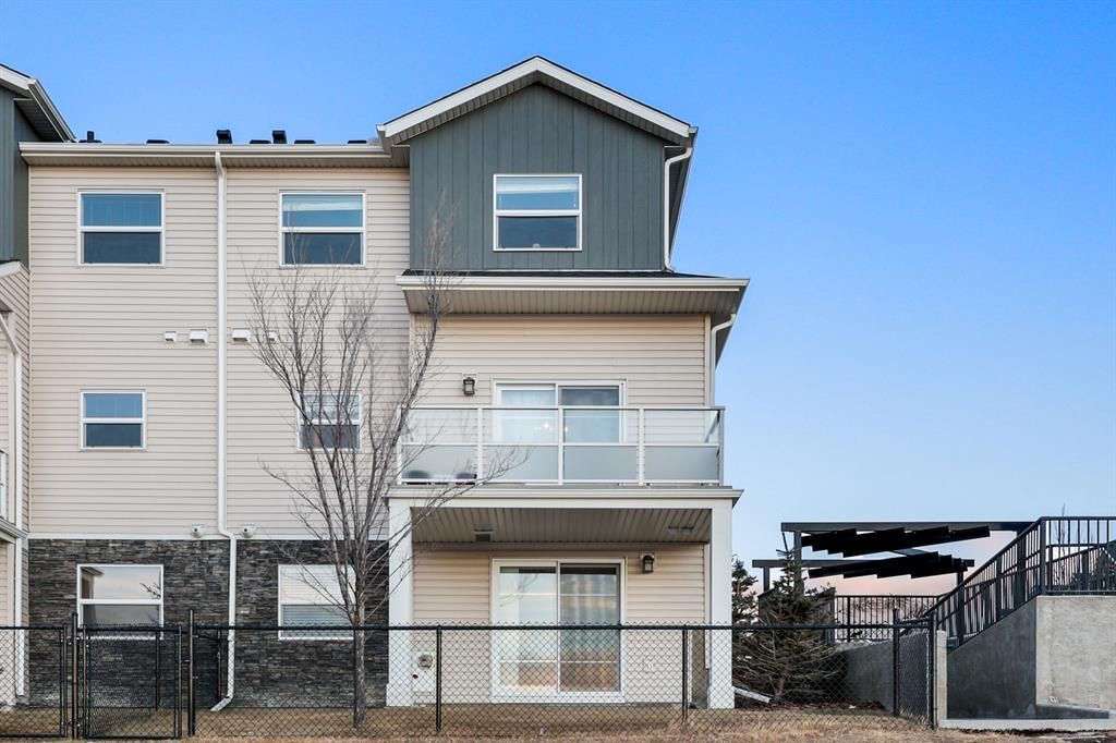 Photo 32: Photos: 532 Redstone View NE in Calgary: Redstone Row/Townhouse for sale : MLS®# A1180132