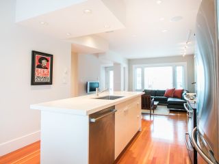 Photo 9: 2281 GRAVELEY Street in Vancouver: Grandview VE House for sale (Vancouver East)  : MLS®# R2137173