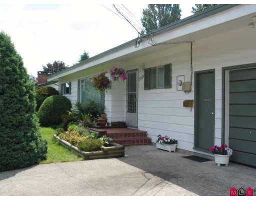 Main Photo: 2039 MEADOWS Street in Abbotsford: Abbotsford West House for sale in "Central Abbotsford" : MLS®# F2626776